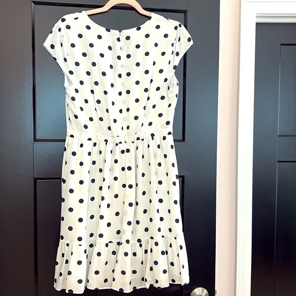 J. Crew White & Navy Polka Dot V-Neck, Front Cap Sleeve Ruffled,  Dress. Size 8
